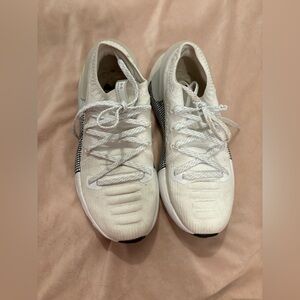 Under Armour Women's Hover Phantom 3 Size 6 White